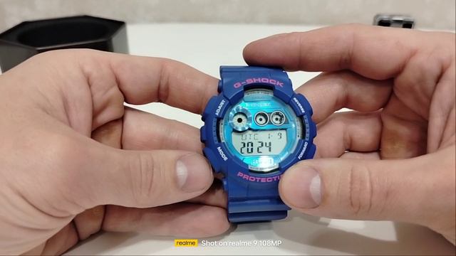Casio g-shock GD-120TS и значок к 35-ти летию бренда. смотреть онлайн