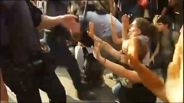 Spain riots - Plaza Catalonia - Plaça Catalunya - Plaza Cataluña смотреть онлайн