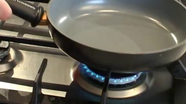 Завтрак. Пышные оладушки на молоке смотреть онлайн