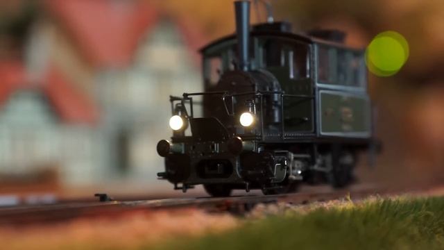 ДОМАШНИЙ МАКЕТ. ROCO 43256 H0 , "Glaskasten" mit Licht und Sound-Decoder. смотреть онлайн