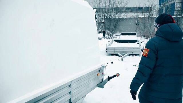 Прицеп для 2-х снегоходов с пластиковой крышкой смотреть онлайн