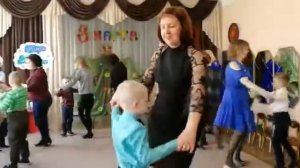 Вальс с мамами. Старшая группа. Детский сад № 3 "Солнышко" г.Новошахтинск