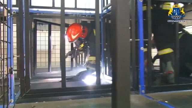 МЧС. Учения в теплодымокамере смотреть онлайн