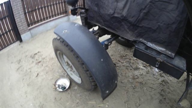 мой трактор, колпаки Газ 21 , подушки кабины и колпачки на гайки . смотреть онлайн