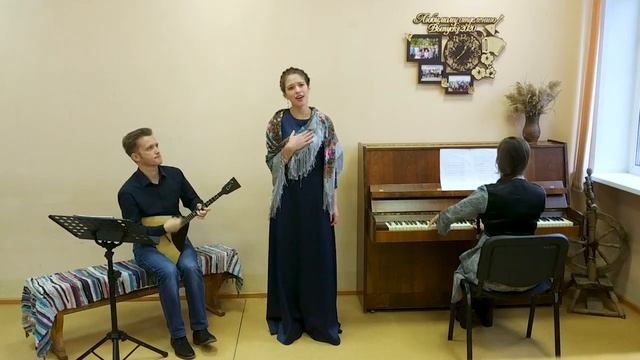 Ефимова Лидия "Возле горенки" смотреть онлайн