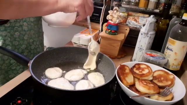 Оладушки от бабушки❗ Оладьи на кефире Съедаются в один присест❗ смотреть онлайн