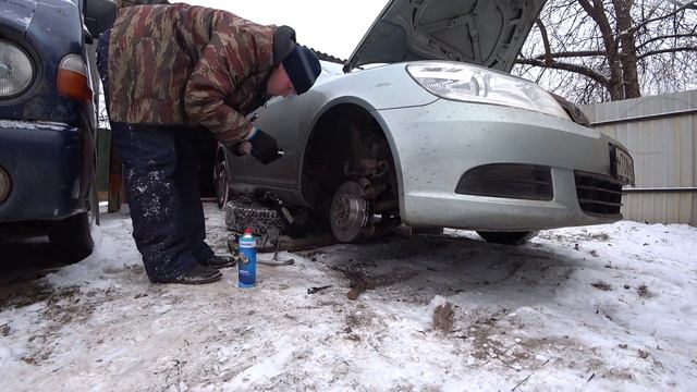Замена передних тормозных дисков впервые за 230тыс.км на SkodaOctavia A5