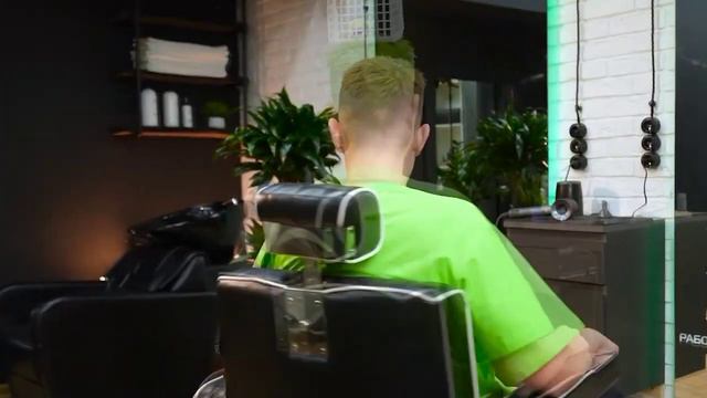 команда А4 сделали себе прически на время