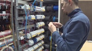 Весь процесс сборки трехфазного электрощита