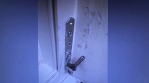 Где ещё может скрипеть металлопластиковая дверь. Необычное место!