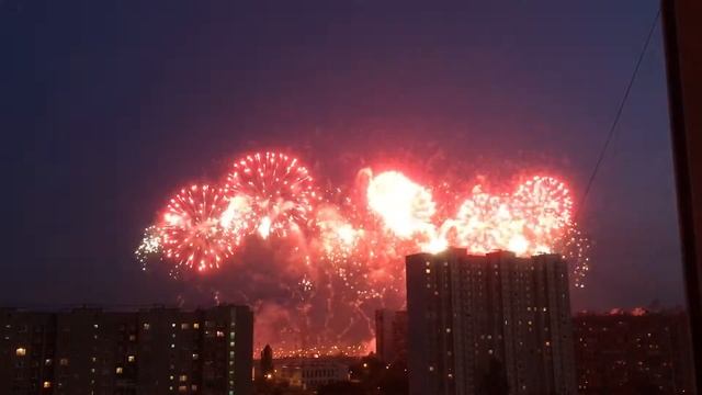 Вечерний салют в Марьино смотреть онлайн