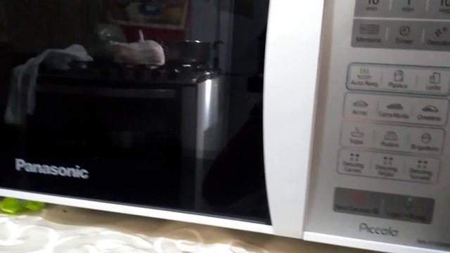 Microondas Panasonic Piccolo NN-ST354W, trava de segurança смотреть онлайн