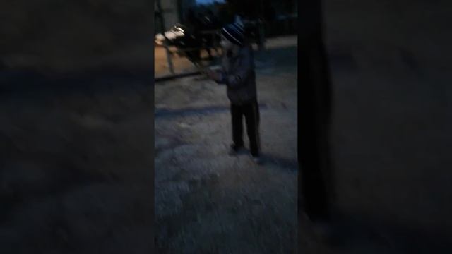 Мальчик избивает умершего голубя смотреть онлайн