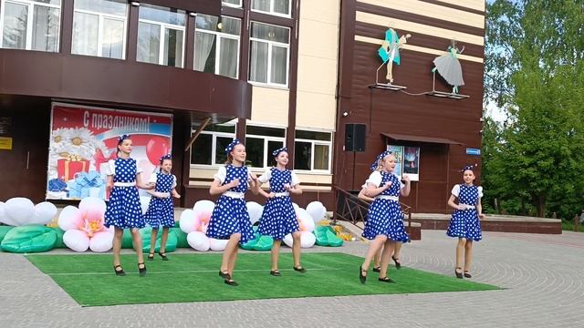 "Подружки" - хореографическая студия "Огоньки", рук Е. Беляева смотреть онлайн