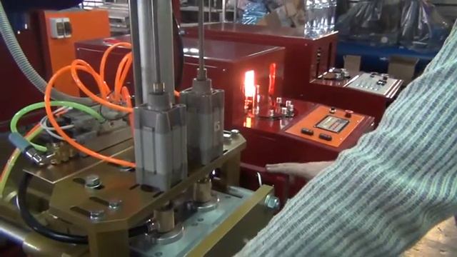 Полуавтомат выдува ПЭТ - ПАВ 600У-ШВ 2 х 2л. смотреть онлайн