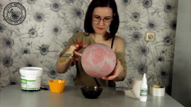 Как сделать огромный киндер Часть 1 Яйцо из папье-маше. смотреть онлайн