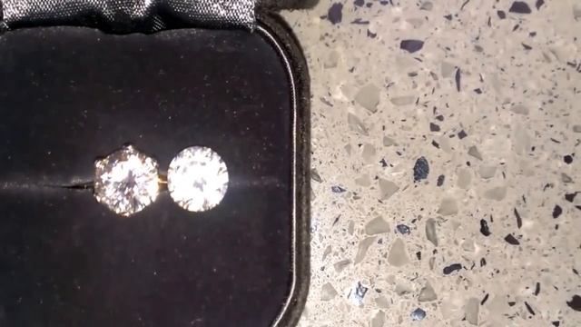 Forever Brilliant Moissanite vs Swarovski Gem смотреть онлайн