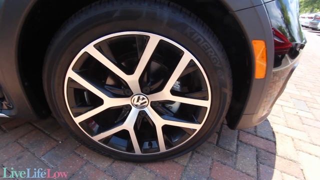 New In Depth Review of the Volkswagen Beetle Dune Edition | Low Country VW смотреть онлайн