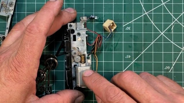 Bachmann DCC 0-6-0 USRA Easy Dis-assembly & Servicing смотреть онлайн