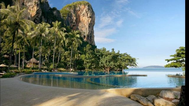 Я смотрела на незнакомого парня. А он улыбнулся и просто сказал: -Пойдём, погуляем? Истории из жизн смотреть онлайн