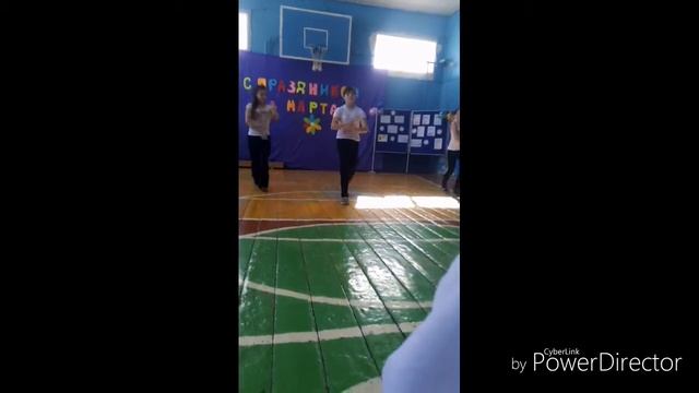Танец на 8 Марта?. МОУ "Ореховская СШ". смотреть онлайн