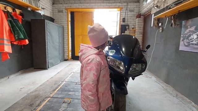 Реакция дочери на покупку мотоцикла Suzuki смотреть онлайн