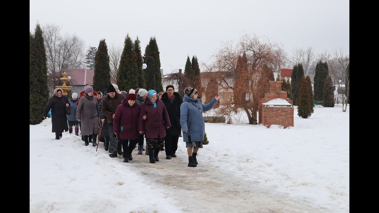 У себя в гостях смотреть онлайн