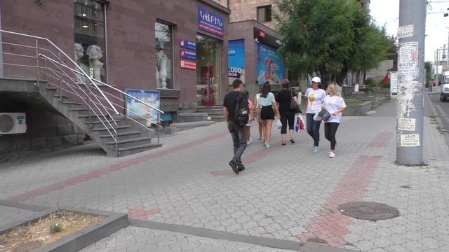 Ереван, Площадь Дружбы, Супермаркет. 21.07.19, Su Video-1. смотреть онлайн