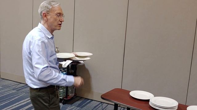 Centerplate Spokane: How to Carry 4 Plates смотреть онлайн