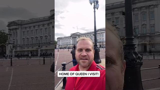 Russian’s visit to Buckingham Palace смотреть онлайн