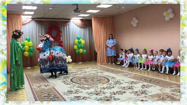 Сюрпризный момент на утреннике, посвящённом 8 Марта (2023 г.) смотреть онлайн