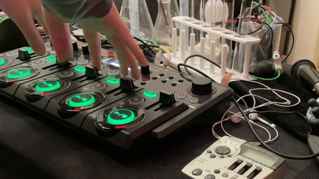 Volca Bass + Boss RC-505 Loopstation jam смотреть онлайн