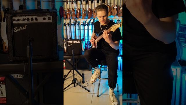 Гитарный комбик за 2000 VS 20000 рублей. Дешевый комбик VS дорогой, какой комбик лучше? смотреть онлайн