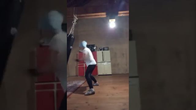 моя знакомая актёр театра и кино Садкова Елена жжот #бокс #тайски #boxing #танцы #Garry_pershing смотреть онлайн