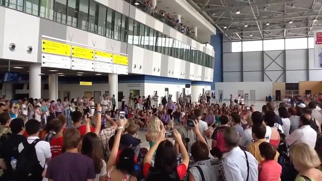 Sudden Flashmob in Airport of Vladivostok смотреть онлайн