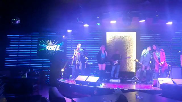 Starting Over Again Saxophone Cover Raymond Peralta/Girlzink band смотреть онлайн