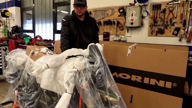 SILNÝ KAFE - Moto MORINI SEIEMMEZZO 650 (unpacking and presentation) смотреть онлайн