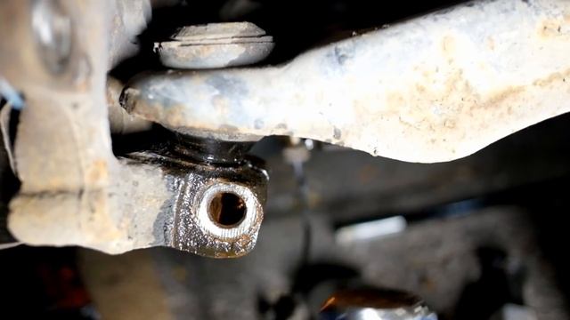 Nissan Xterra & Frontier. Replacement of control arms, wheel hub bearings and inner tie rod. Part 1 смотреть онлайн