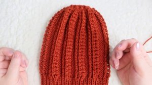 Шапка женская спицами. Весенняя. Подробный мастер класс