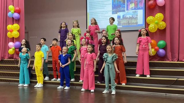 Эстрадно-театральная вокальная шоу-группа «Цвета детства». Песня «Детство» смотреть онлайн