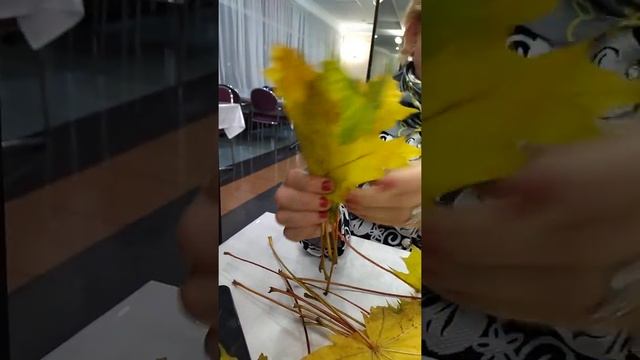 Роза из кленовых листьев смотреть онлайн
