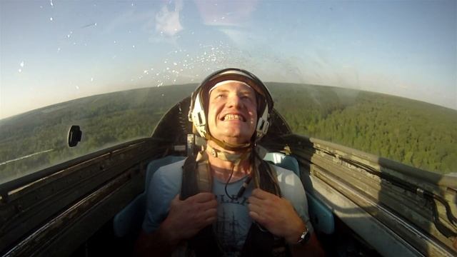 Полет на самолете, как это на самом деле. Покатушки, пилотаж, кабина пилота истребителя. смотреть онлайн