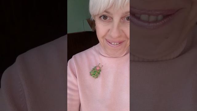 Скоро на Лепесток Маркете брошь жучок в розовых цветочках смотреть онлайн