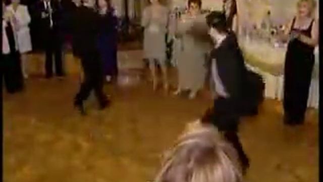 АРМЯНЕ ТАНЦУЮТ В США.avi смотреть онлайн