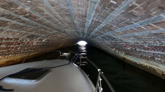 На своём катере по Санкт-Петербургу смотреть онлайн