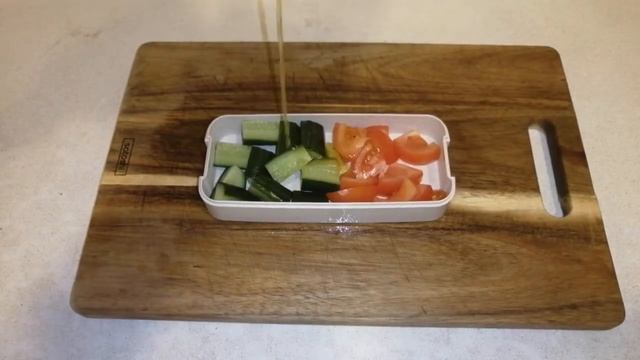 Лёгкий салат. Собираем ланчбокс на работу.