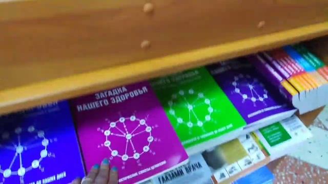 Подарила Лизе кольцевую лампу, она очень счастливая. А так же прогулочка по Гелендику