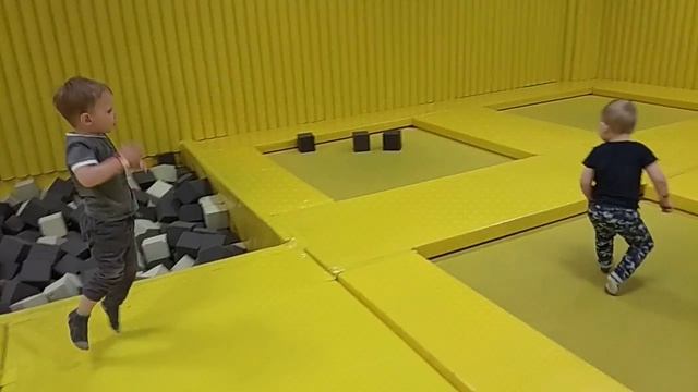 Новосибирск. Детский игровой центр Banana Park, ТЦ Континент, улица Троллейная смотреть онлайн