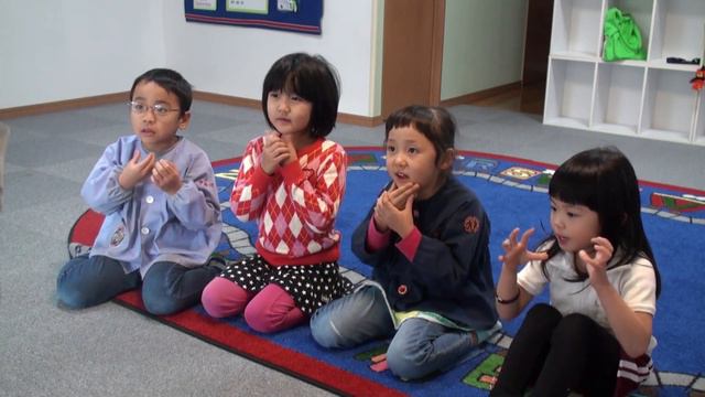 His Name is Santa Claus Song | Teacher's Video смотреть онлайн