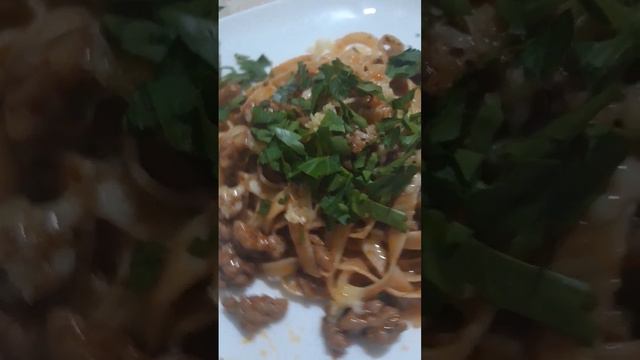 Никогда не думала, что паста болоньезе такая вкусная😋 смотреть онлайн